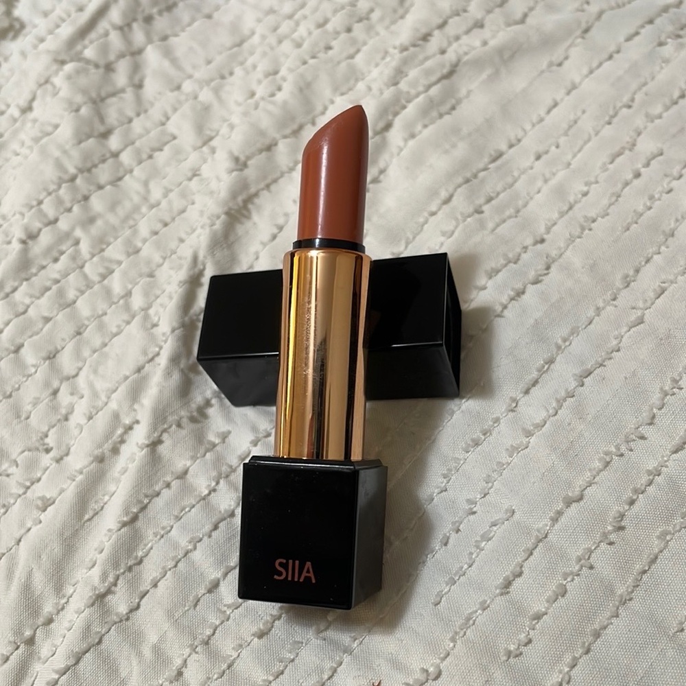 SIIA sandy nude